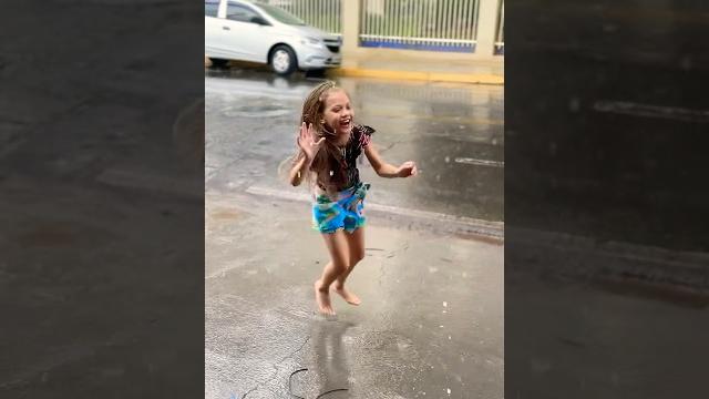Não pode brinca na chuva ️ Não pode brinca na chuva ️
