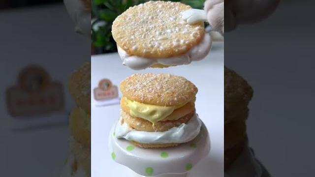 Cooking with cat!yummy idea with marshmallow | marshmallow sandwich cookies | cute cat tiktok#shorts Cooking with cat!yummy idea with marshmallow | marshmallow sandwich cookies | cute cat tiktok#shorts