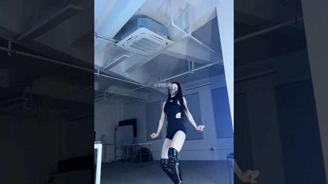 快手 抖音女主播 爱跳舞的小野猫 超短热裤 抖奶 抖臀 骚舞 快手 抖音女主播 爱跳舞的小野猫 超短热裤 抖奶 抖臀 骚舞