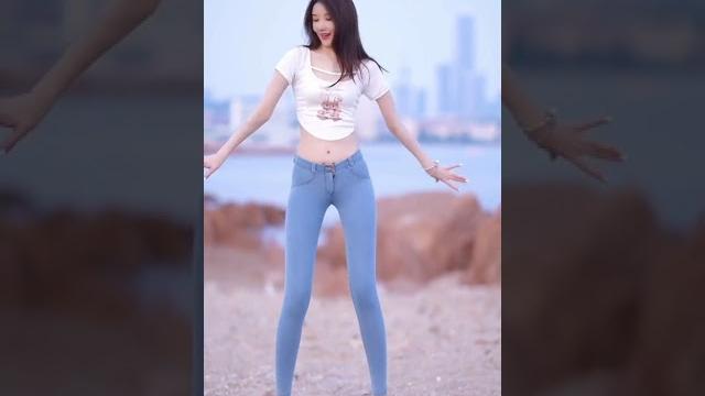 Tiktok ,street beauties,抖音,街拍美女, 紧身牛仔裤, 23 Tiktok ,street beauties,抖音,街拍美女, 紧身牛仔裤, 23