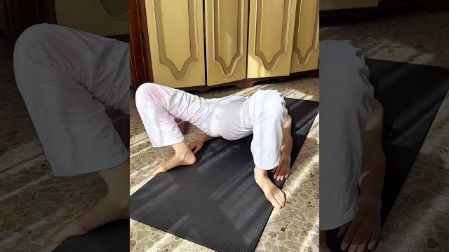 Arch stretching #leggings #yoga #stretches Arch stretching #leggings #yoga #stretches