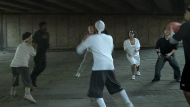 Tfl viral - awareness test (moonwalking bear) Tfl viral - awareness test (moonwalking bear)