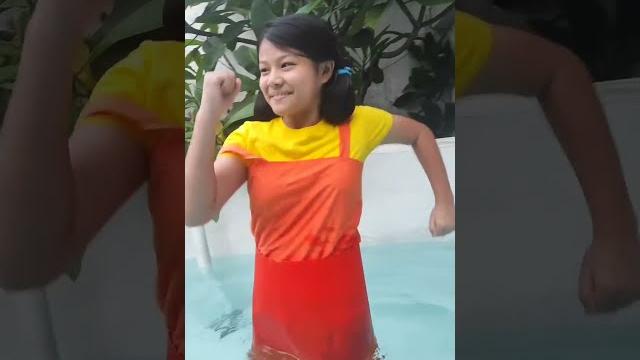 Squid game joget di kolam renang | dance at pool Squid game joget di kolam renang | dance at pool