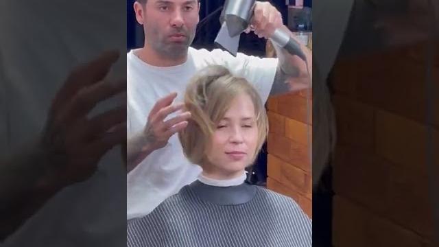 Боб-каре стрижка выполнена из каре на удлинение ️ данный урок уже доступен в по ссылке в описании Боб-каре стрижка выполнена из каре на удлинение ️ данный урок уже доступен в по ссылке в описании