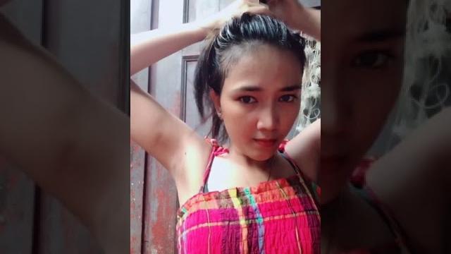 Ketek cewek cantik sambil ikat rambut.. real no efek Ketek cewek cantik sambil ikat rambut.. real no efek