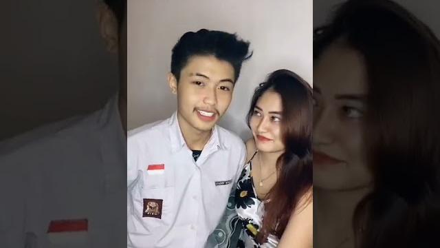 Tante-tante pacaran sama brondong... Tante-tante pacaran sama brondong...
