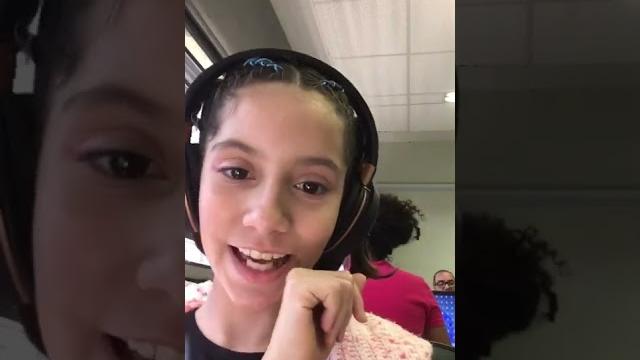 Eu dançando funk na escola da minha mãe Eu dançando funk na escola da minha mãe