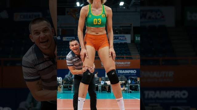 Giantess meets regular referee! Giantess meets regular referee!