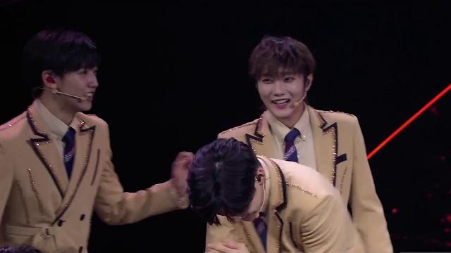 R1se-翟潇闻【zhaixiaowen】r1se一周年庆生会直播个人cut R1se-翟潇闻【zhaixiaowen】r1se一周年庆生会直播个人cut