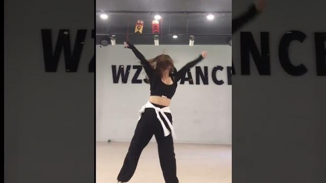 Chinese beautiful girl 抖音:小羊崽爱跳舞 Chinese beautiful girl 抖音:小羊崽爱跳舞