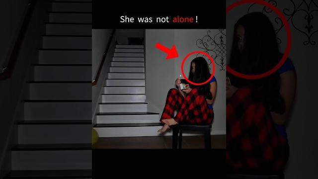 Don't watch alone ! Don't watch alone !