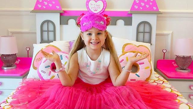 Diana in her new princess room & the magic suitcase Diana in her new princess room & the magic suitcase