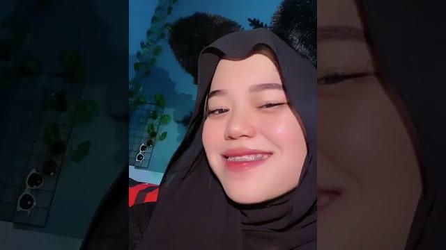 Lidah panjang cewe Lidah panjang cewe