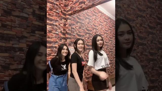 Yg ditengah klimaks duluan Yg ditengah klimaks duluan