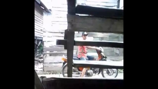Mesum di gerebek warga Mesum di gerebek warga