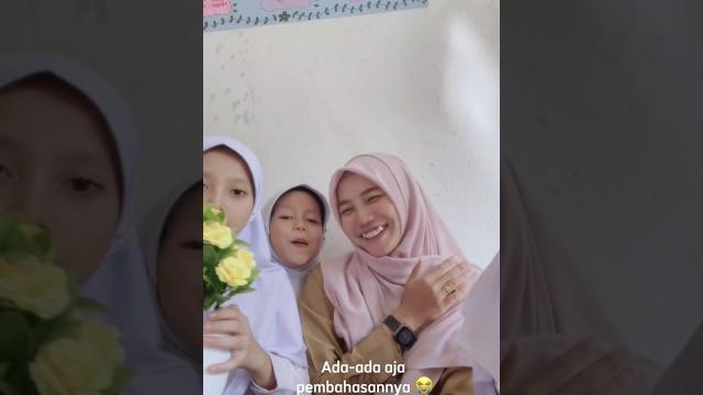 Bu guru cantik dilamar murid #masasekolah #gurucantik Bu guru cantik dilamar murid #masasekolah #gurucantik