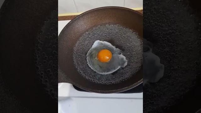 Boiled water?sunny side up egg?#asmr #viralshorts Boiled water?sunny side up egg?#asmr #viralshorts