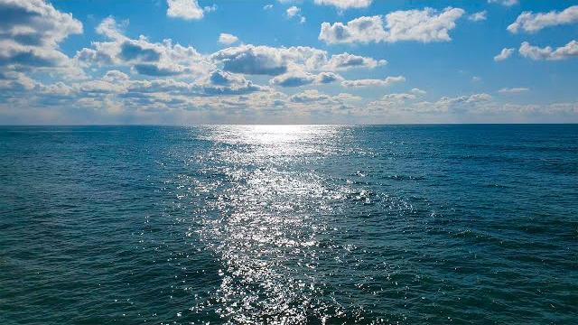 Calm sea and relaxing sound of waves Calm sea and relaxing sound of waves