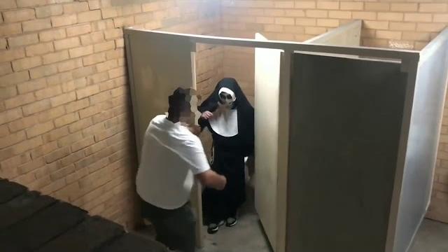 Страшный пранк над людьми - розыгрыш Страшный пранк над людьми - розыгрыш