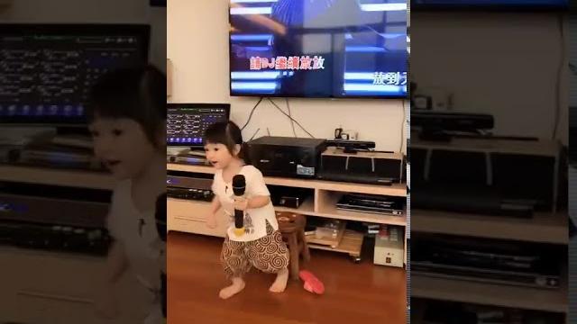 小c扭臀 搖勒 搖勒 小c扭臀 搖勒 搖勒