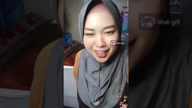 Jilbab munaroh lagi masak Jilbab munaroh lagi masak