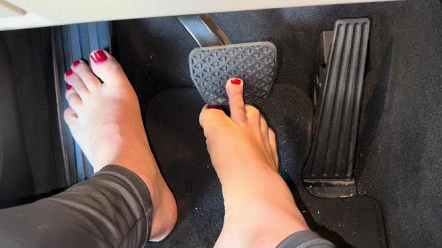 Pedal pumping | barefoot (engine off) Pedal pumping | barefoot (engine off)