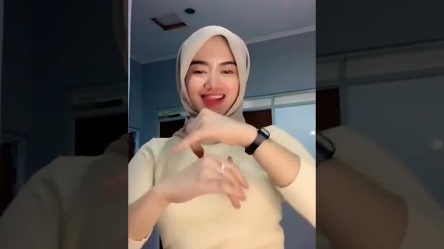 Goyangannya meresahkan #shorts #trending #videoshorts #fypシ #cewekcantik #hot #jilboobs #bigboob Goyangannya meresahkan #shorts #trending #videoshorts #fypシ #cewekcantik #hot #jilboobs #bigboob