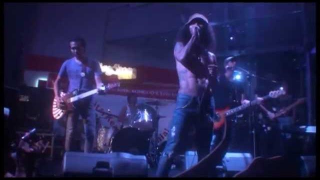 Slank - mawar merah (live performance) Slank - mawar merah (live performance)