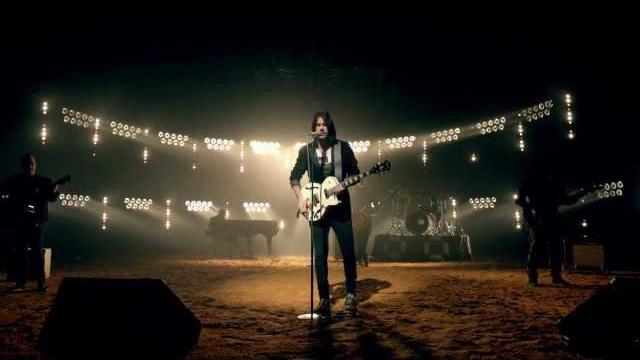 Melendi - tu jardín con enanitos (videoclip oficial) Melendi - tu jardín con enanitos (videoclip oficial)