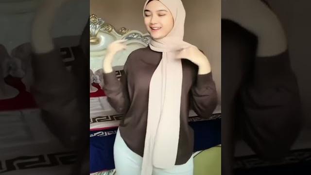Jilbab hyper genit menonjol tobrut Jilbab hyper genit menonjol tobrut