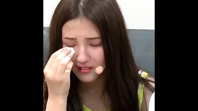Seeing nancy cry makes me tear up momoland Seeing nancy cry makes me tear up momoland
