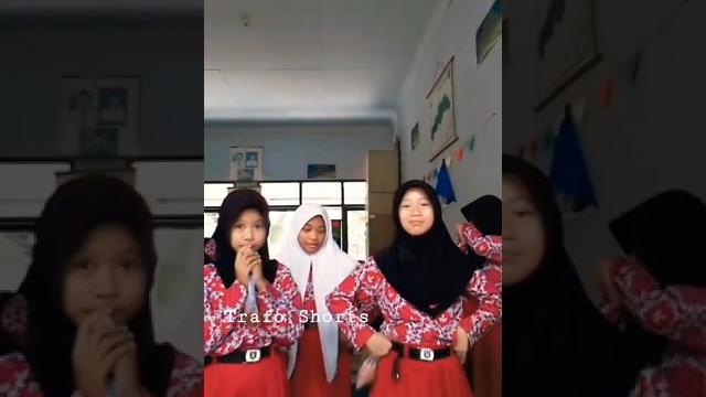 Anak sd viral #shorts #viraltiktok #goyang Anak sd viral #shorts #viraltiktok #goyang