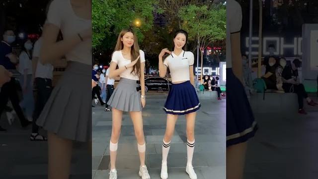 #爷只是怕错过 #快手颜值 喜欢哪个颜色的百褶裙? #爷只是怕错过 #快手颜值 喜欢哪个颜色的百褶裙?
