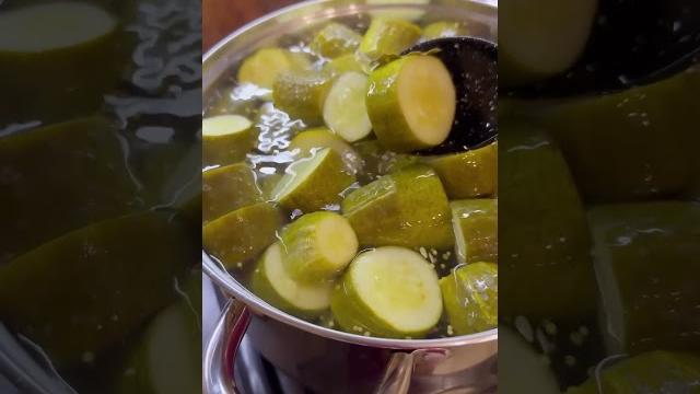Подойдут даже огурцы переростки! очень простой быстрый вкусный рецепт маринованных огурчиков! Подойдут даже огурцы переростки! очень простой быстрый вкусный рецепт маринованных огурчиков!