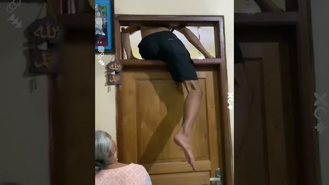 Detik-detik satu rumah dibuat panik bocil terkunci di kamar, endingnya bocahnya lagi main Detik-detik satu rumah dibuat panik bocil terkunci di kamar, endingnya bocahnya lagi main