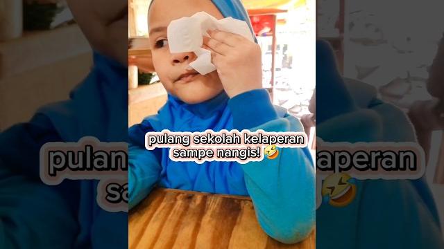 Nangis pulang sekolah kelaparan! #sekolah #shortviral #lucu Nangis pulang sekolah kelaparan! #sekolah #shortviral #lucu