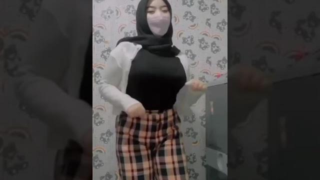 Tiktok hijab girl, @nadinesyy_ (9) Tiktok hijab girl, @nadinesyy_ (9)