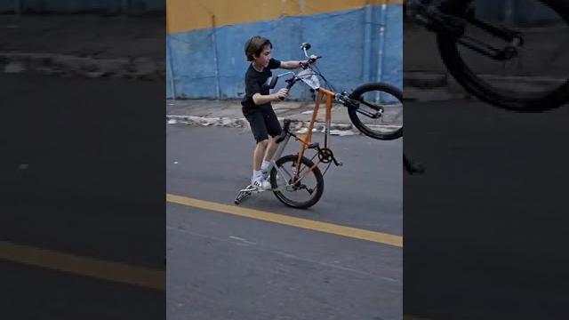 Minha primeira vez raspando a mão no grau #244 #grau Minha primeira vez raspando a mão no grau #244 #grau