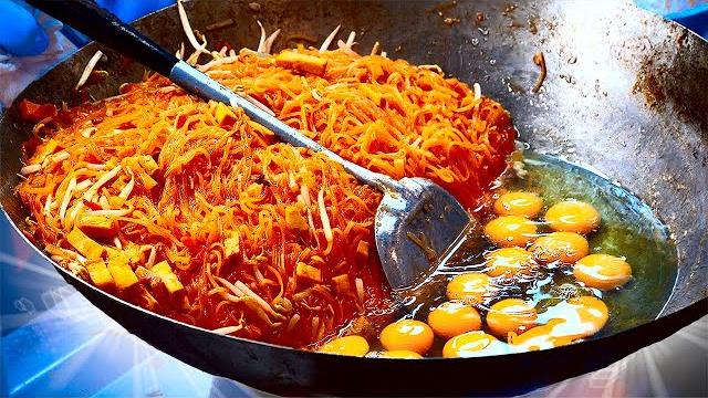 Repeat the incredible street food from around the world / pad thai / cheese corn dog / martabak Repeat the incredible street food from around the world / pad thai / cheese corn dog / martabak