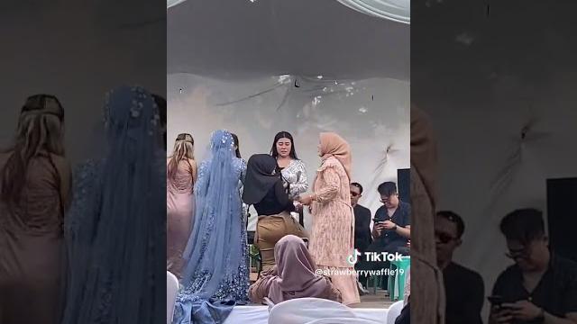 Hijab ketat goyang nungging ugh Hijab ketat goyang nungging ugh