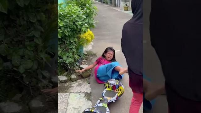 Kalo kalian bisa maenin hoverboard gak? Kalo kalian bisa maenin hoverboard gak?