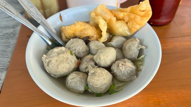 Bakso 10 ribu gak kalah sama yang viral!! Bakso 10 ribu gak kalah sama yang viral!!