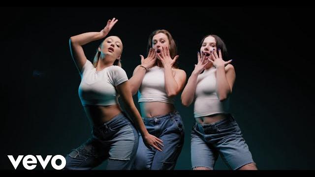 Kurt darren - hop hop spinnekop (official music video) Kurt darren - hop hop spinnekop (official music video)