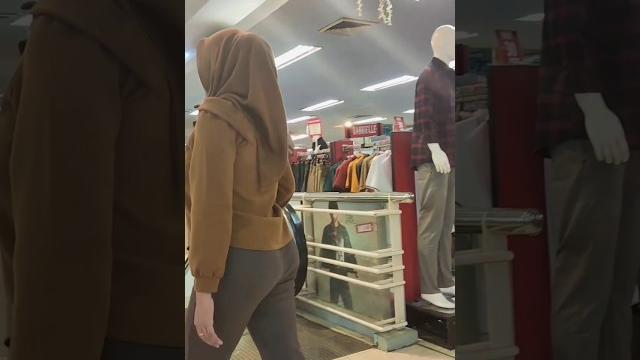 Celana kesempitan pas ngemall Celana kesempitan pas ngemall