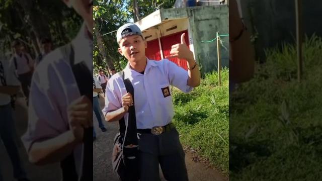 Anak sma pun panggil kdm nih saat jalan kaki sepertinya gak mau kalah sama anak smp #kdm #jabar Anak sma pun panggil kdm nih saat jalan kaki sepertinya gak mau kalah sama anak smp #kdm #jabar