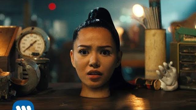 Bella poarch - build a b*tch (official music video) Bella poarch - build a b*tch (official music video)