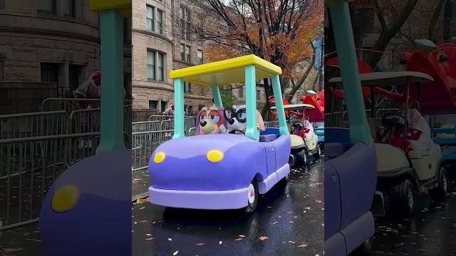 The grannies at the macy's thanksgiving day parade | bluey The grannies at the macy's thanksgiving day parade | bluey