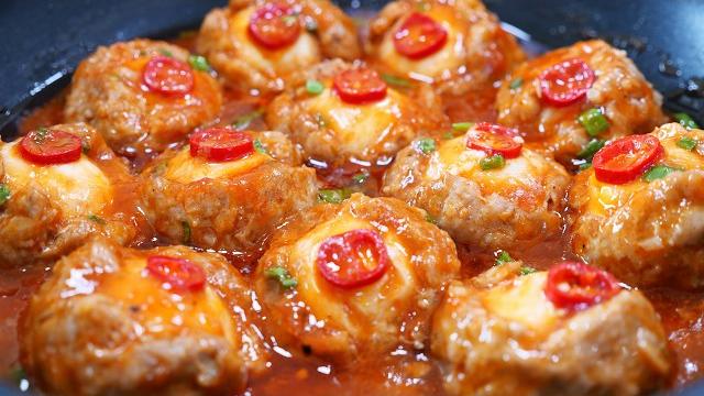 Cách làm xíu mại kiểu mới thơm mềm, thịt viên không khô, không bở, sốt cà chua sánh mịn, vanh khuyen Cách làm xíu mại kiểu mới thơm mềm, thịt viên không khô, không bở, sốt cà chua sánh mịn, vanh khuyen
