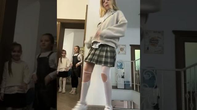 Порвались колготки в школе :( Порвались колготки в школе :(