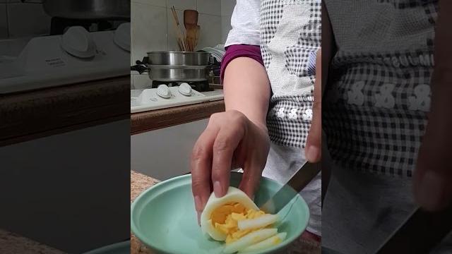 Sliced boiled egg#asmr #viralshorts Sliced boiled egg#asmr #viralshorts